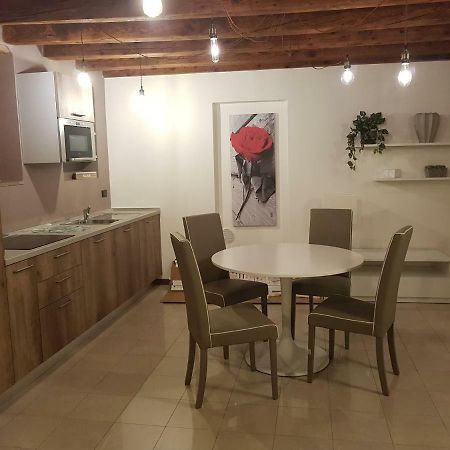 Casa Rossella Apartment เวโรนา ภายนอก รูปภาพ