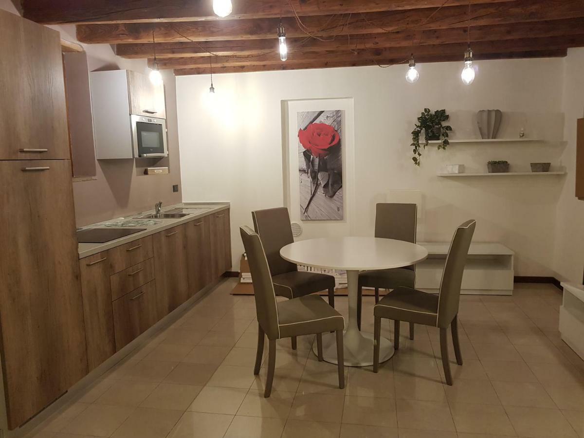 Casa Rossella Apartment เวโรนา ภายนอก รูปภาพ
