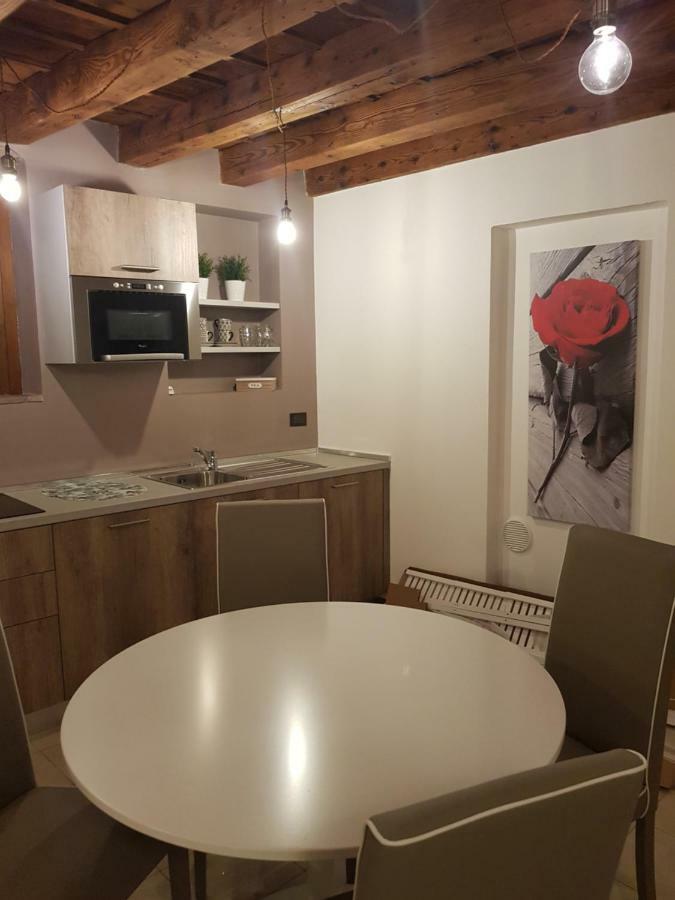 Casa Rossella Apartment เวโรนา ภายนอก รูปภาพ